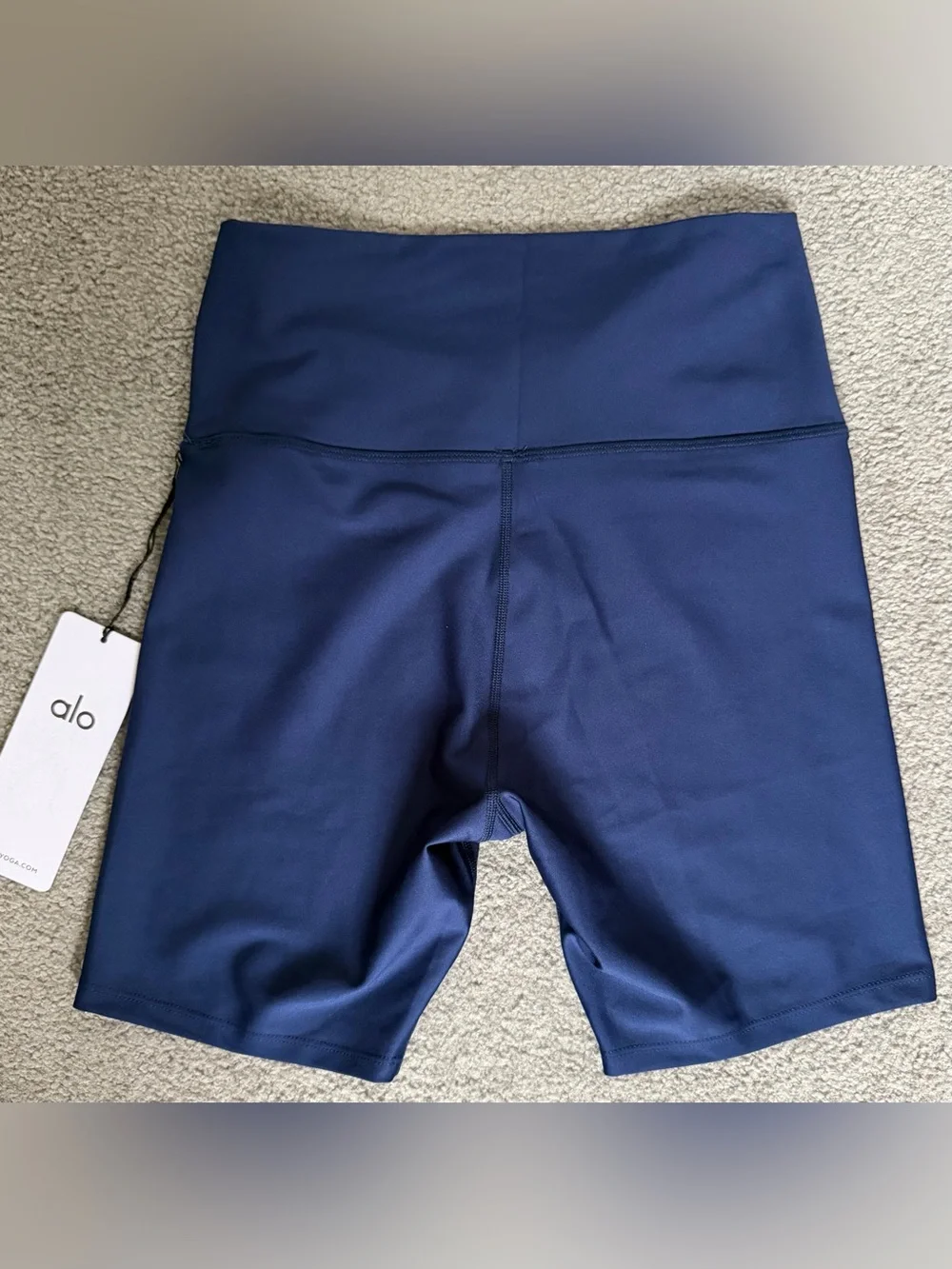 Alo Yoga Airlift Energy 5” Biker Shorts Navy Size M NWT
